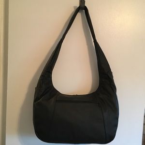 LEATHER HOBO BAG.